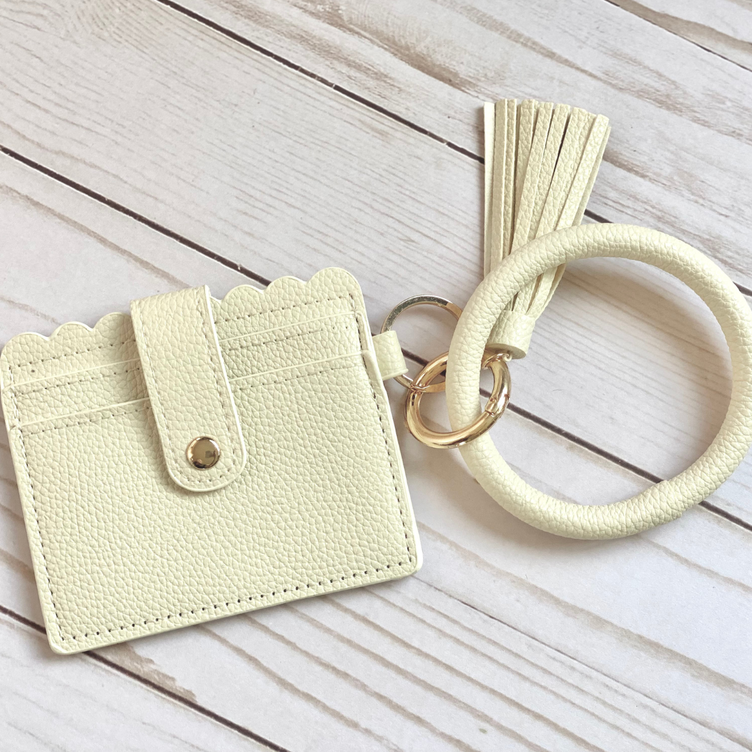 Bangle with Scalloped Edge Wallet