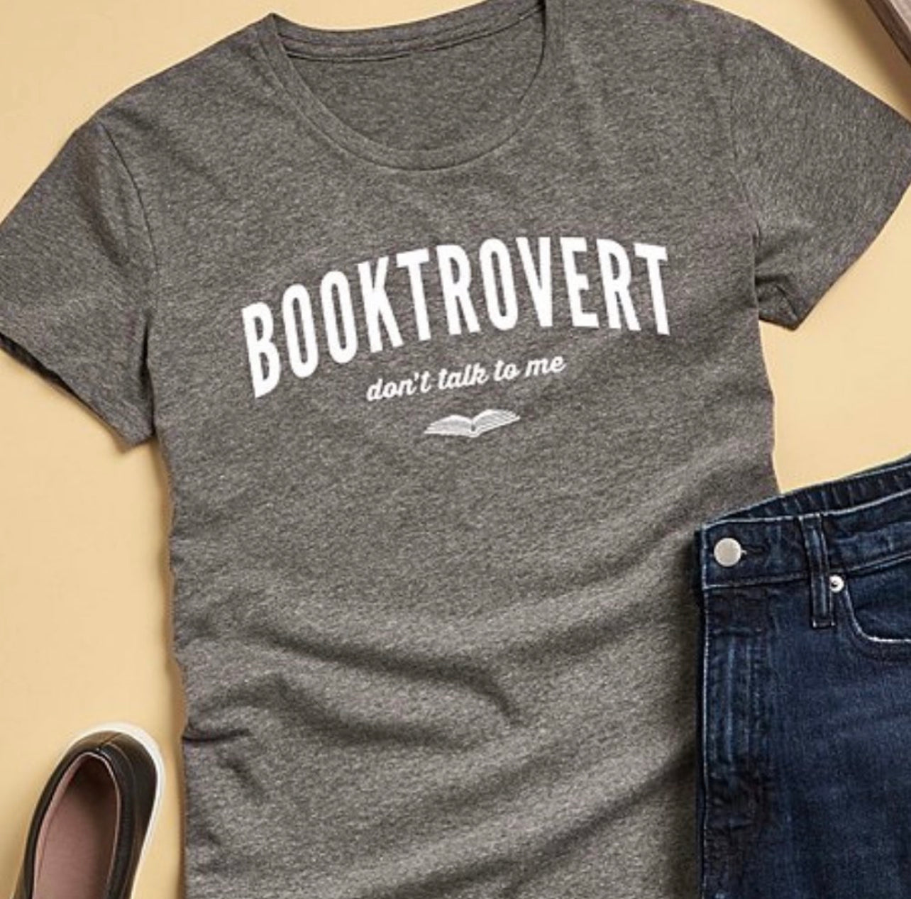 Booktrovert Tee